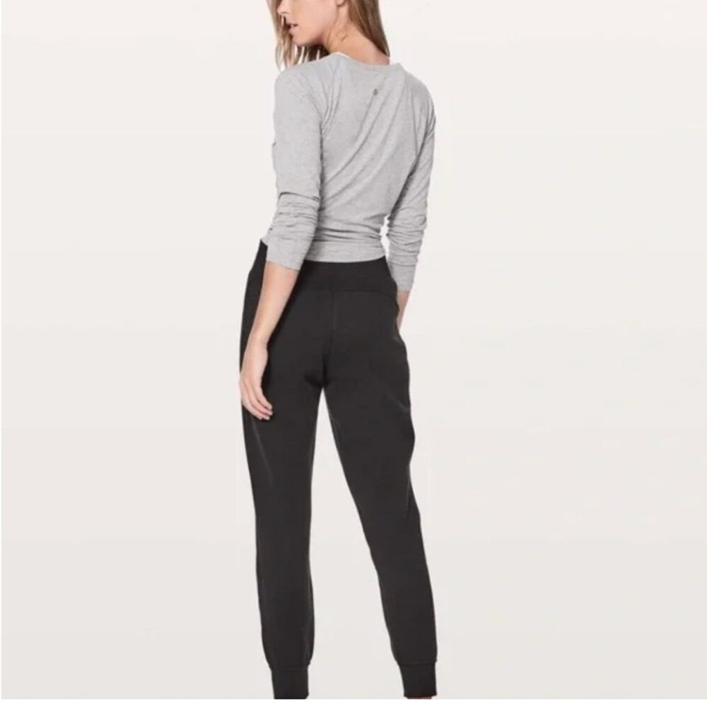 LULULEMON on the fly Black Jogger Sweatpants size 4